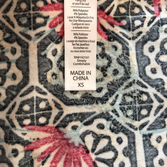 Xs LuLaRoe Classic T - EUC - Picture 3 of 3